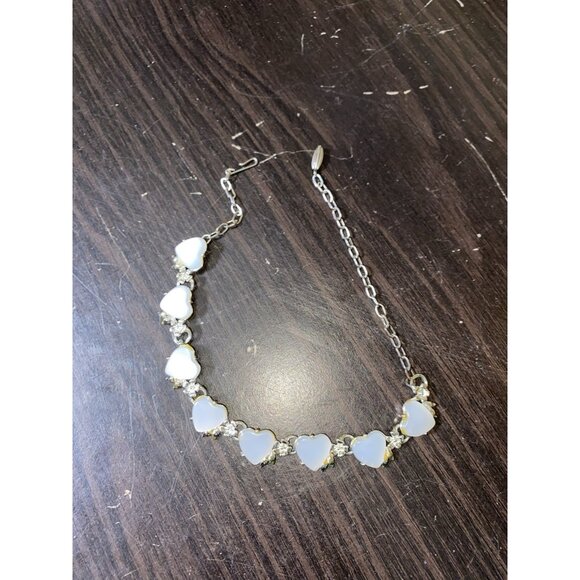 Vintage Moonray / Moonglow Creamy White Lucite Heart Choker Necklace 16 Inch - Picture 9 of 10